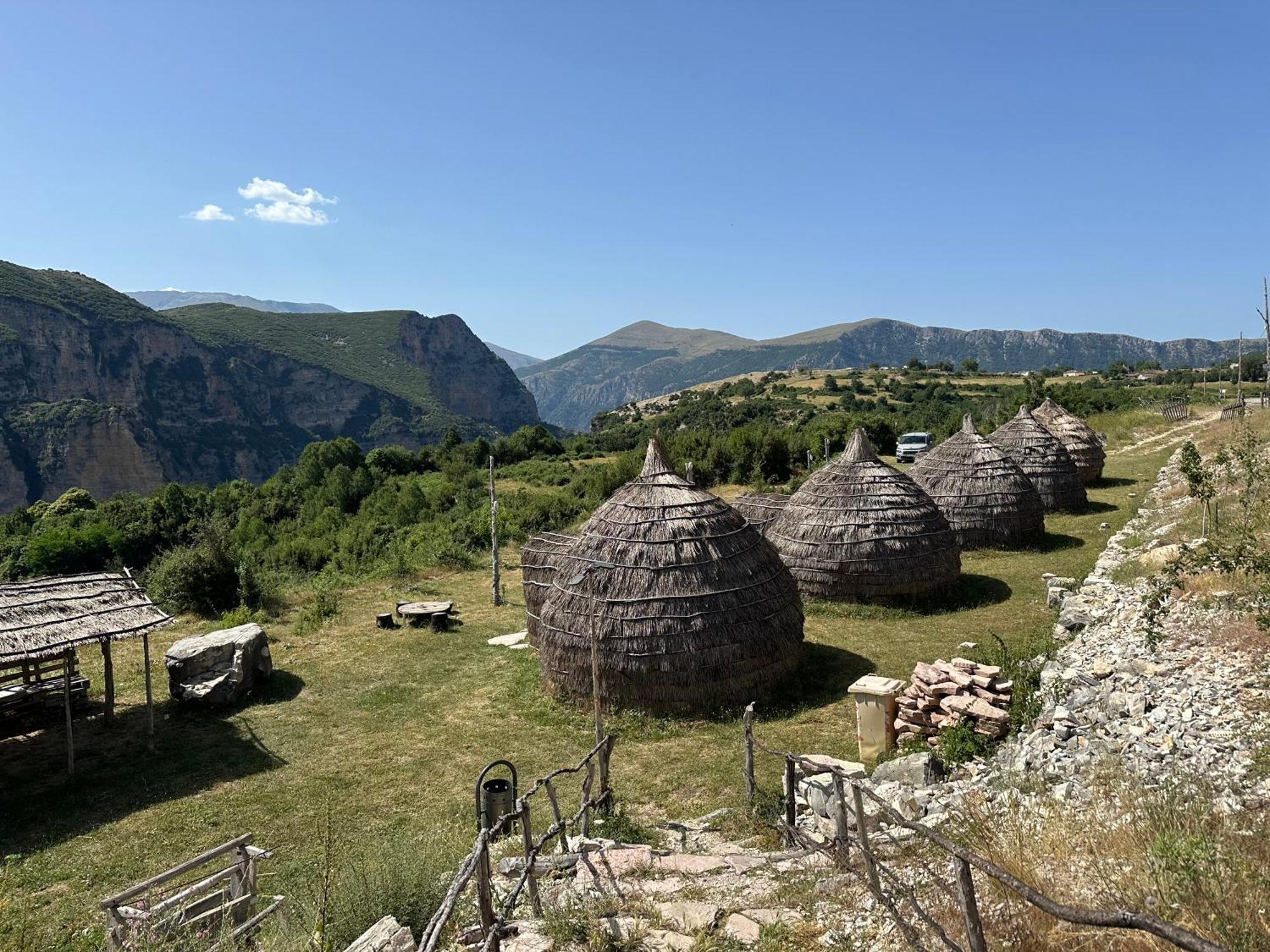 Camping Lekdushi - Shehu Hotel Tepelene Exterior foto