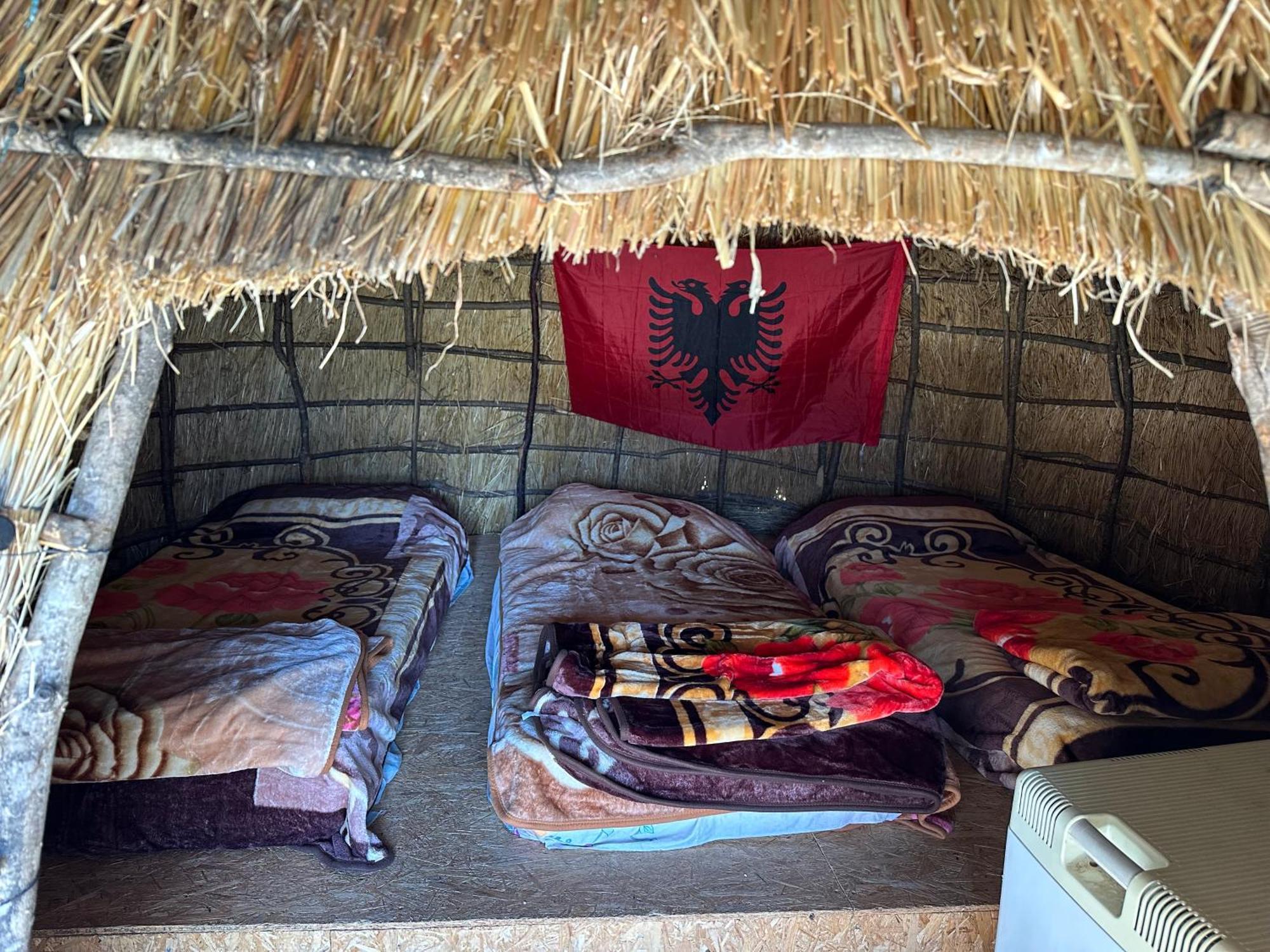 Camping Lekdushi - Shehu Hotel Tepelene Exterior foto