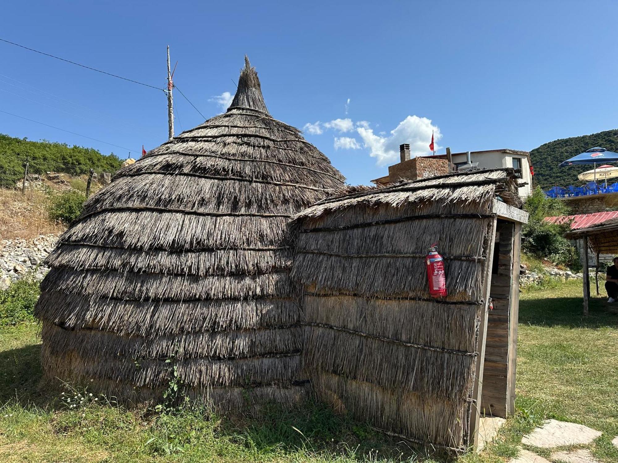 Camping Lekdushi - Shehu Hotel Tepelene Exterior foto