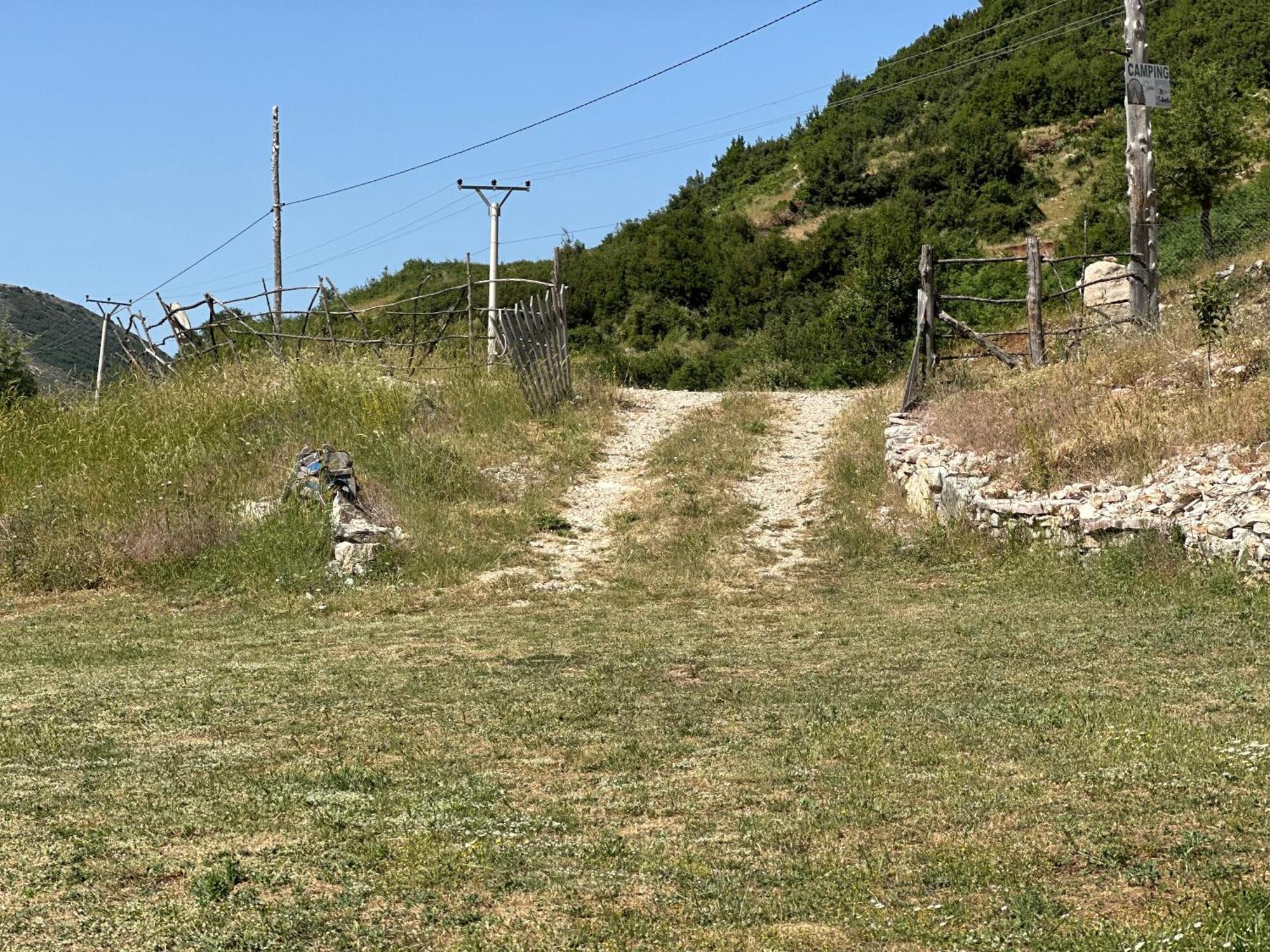 Camping Lekdushi - Shehu Hotel Tepelene Exterior foto