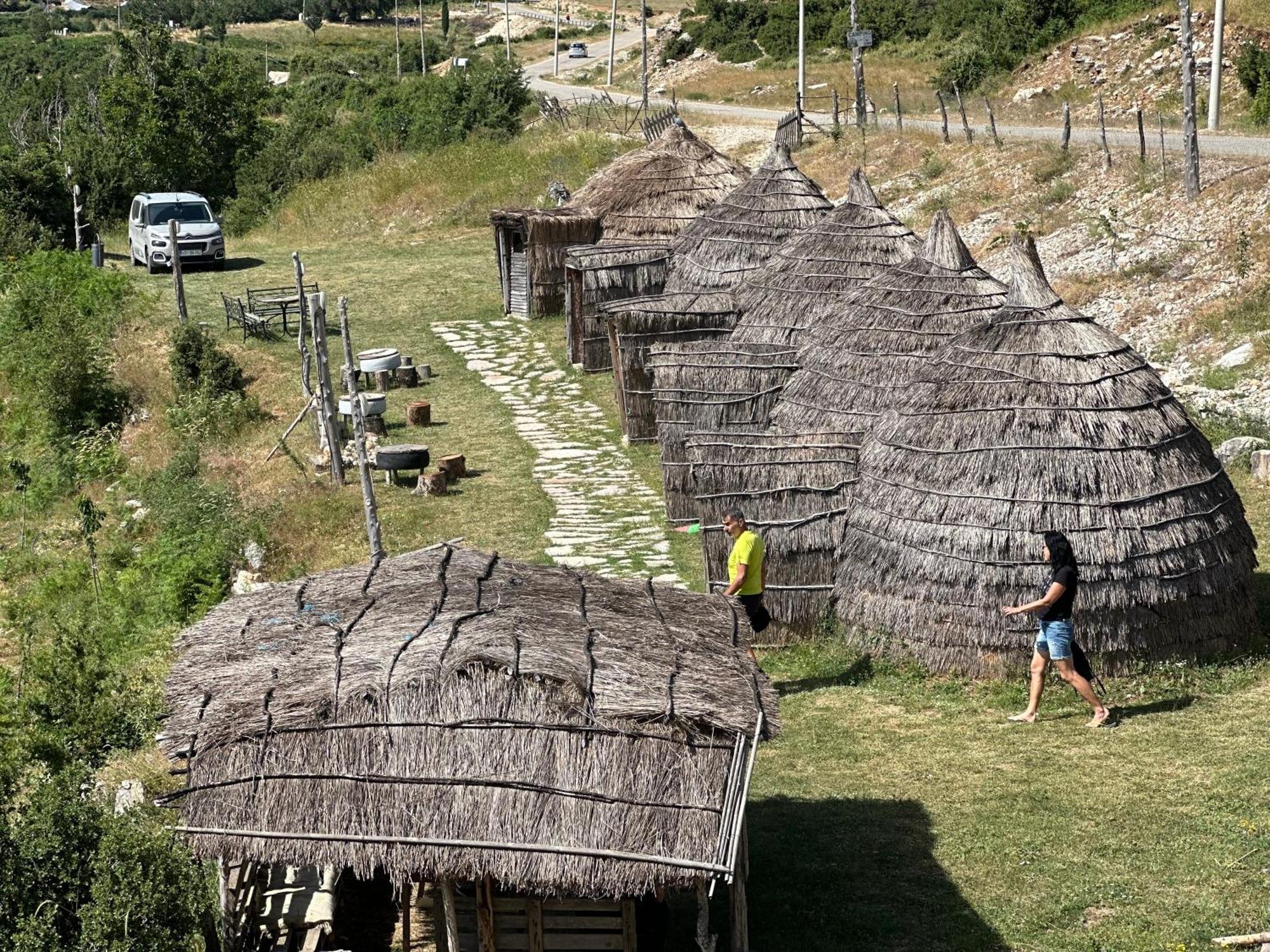 Camping Lekdushi - Shehu Hotel Tepelene Exterior foto