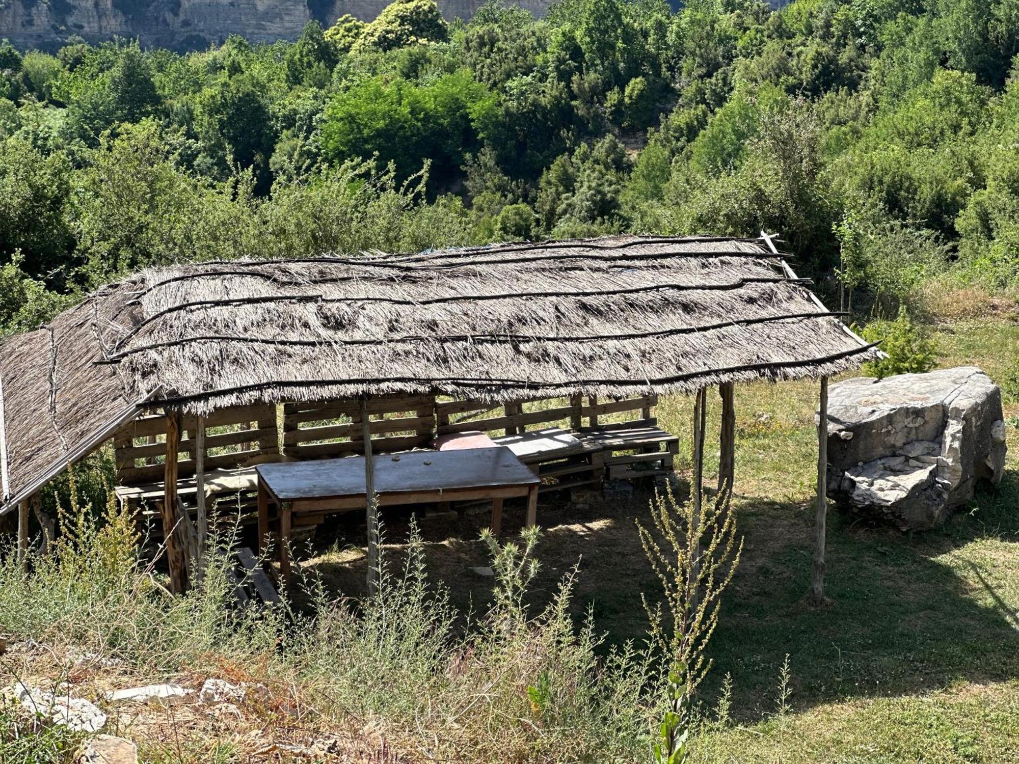 Camping Lekdushi - Shehu Hotel Tepelene Exterior foto