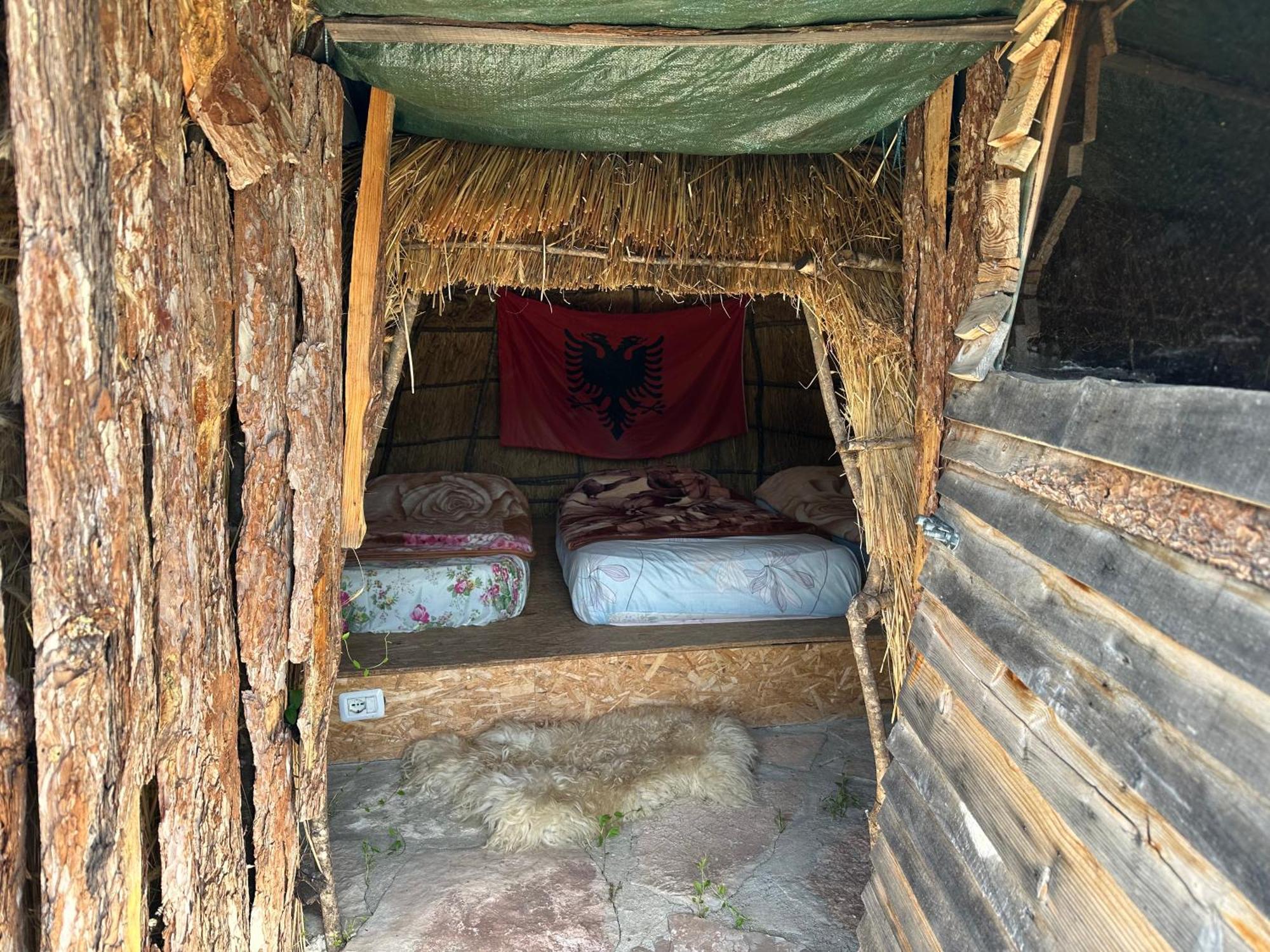Camping Lekdushi - Shehu Hotel Tepelene Exterior foto